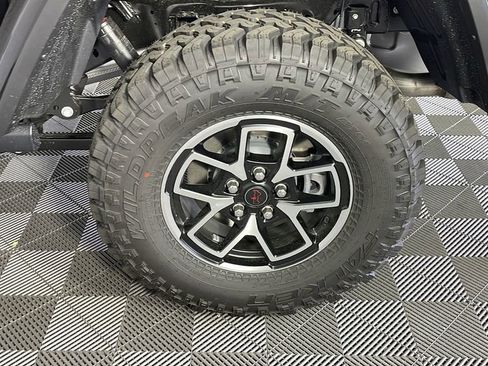 New 2025 Jeep Gladiator Rubicon image 32