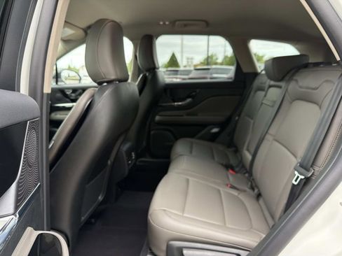 Used 2026 Lincoln Corsair Premiere image 18