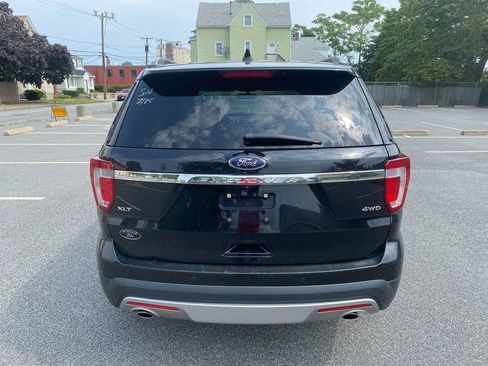 Used 2017 Ford Explorer XLT w/ Equipment Group 202A image 6