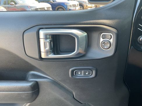Used 2025 Jeep Wrangler Unlimited Sahara AWD/4WD image 26