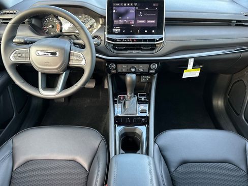 New 2026 Jeep Compass Latitude image 10