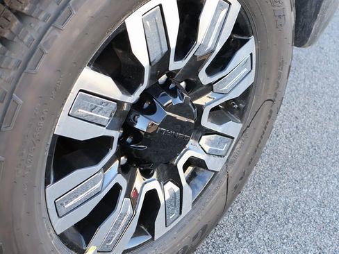 Used 2024 GMC Sierra 2500 Denali w/ Denali Reserve Package image 20