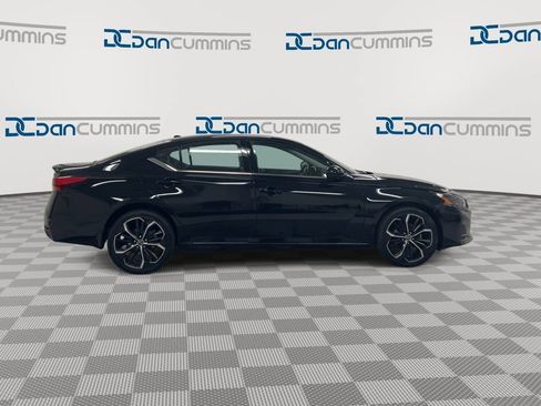 Used 2023 Nissan Altima 2.5 SR w/ SR Premium Package AWD/4WD image 9