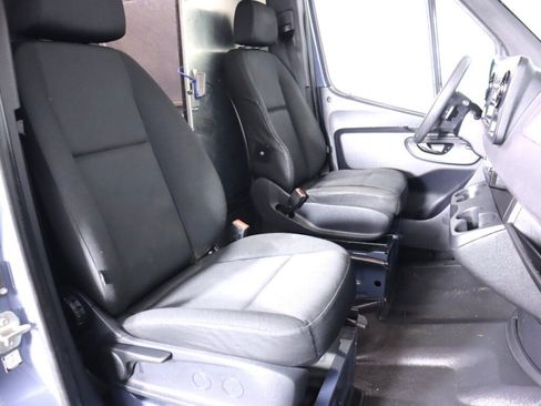 Used 2019 Mercedes-Benz Sprinter 170 image 34