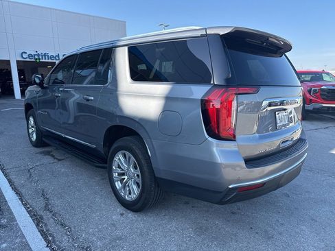 Used 2022 GMC Yukon XL SLT w/ SLT Premium Package AWD/4WD image 3