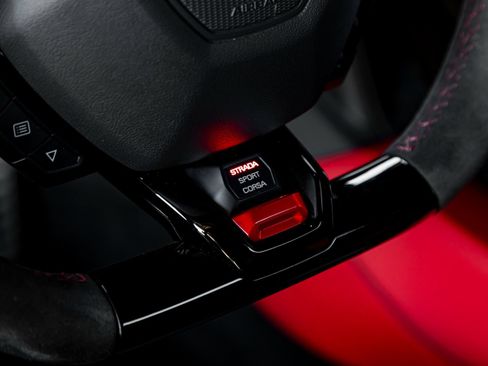 Used 2023 Lamborghini Huracan EVO image 18