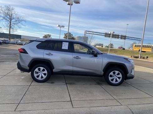 Used 2025 Toyota RAV4 LE image 12