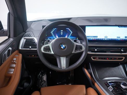 Used 2025 BMW X7 xDrive40i w/ M Sport Package image 12