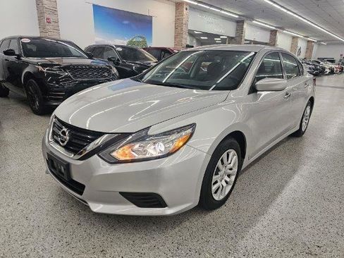 Used 2018 Nissan Altima 2.5 S w/ S Convenience Package image 1