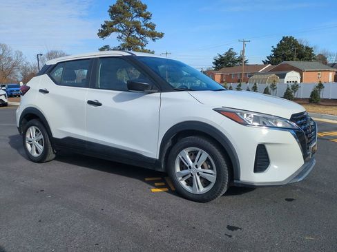Used 2021 Nissan Kicks S image 2