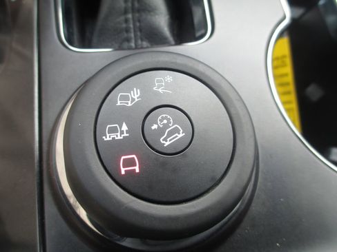 Used 2018 Ford Explorer XLT w/ Equipment Group 202A AWD/4WD image 30