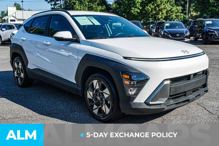 Used 2025 Hyundai Kona SEL FWD image 3