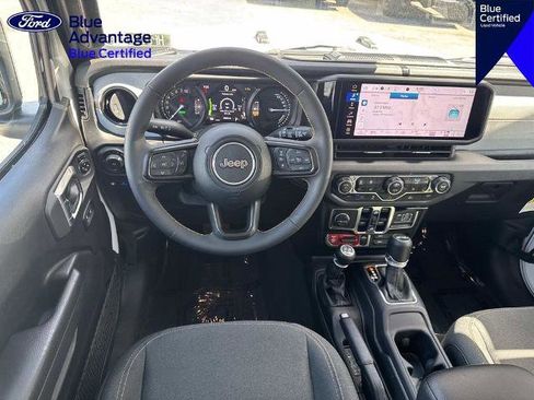 Used 2024 Jeep Wrangler Unlimited AWD/4WD image 11