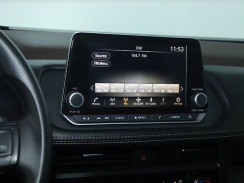 Used 2023 Nissan Rogue S image 25