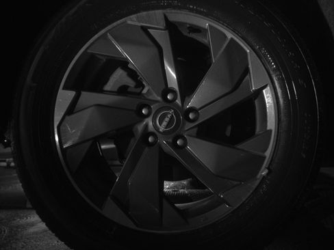 Used 2025 Nissan Rogue SV image 15