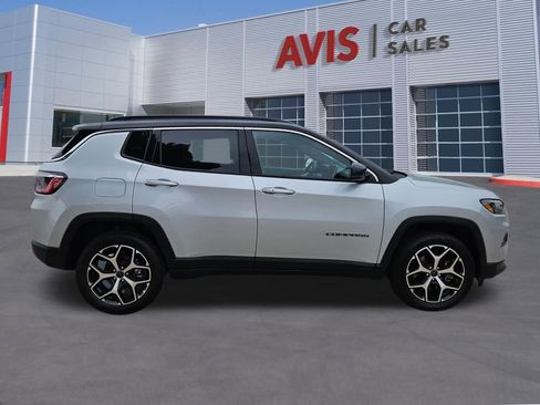 Used 2025 Jeep Compass Limited AWD/4WD image 7