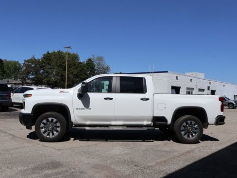 Used 2024 Chevrolet Silverado 2500 Custom w/ Custom Value Package AWD/4WD image 5