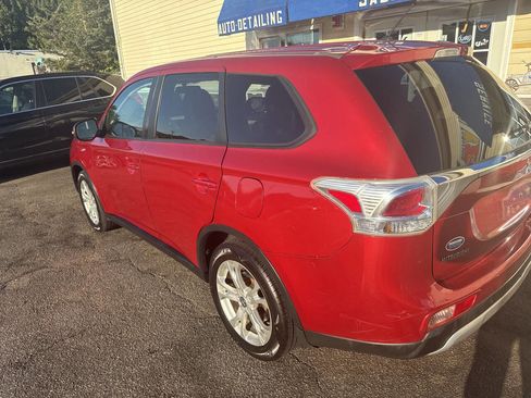 Used 2015 Mitsubishi Outlander SE image 18