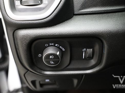 New 2026 RAM 1500 Express AWD/4WD image 16