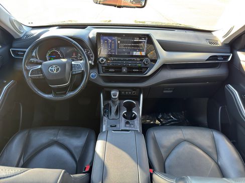 Used 2021 Toyota Highlander Platinum image 20