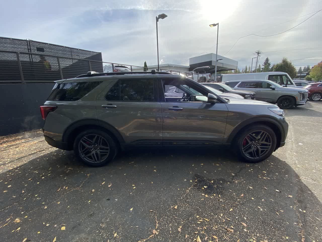 Used 2025 Ford Explorer ST w/ Sun And Sound Package AWD/4WD image 7
