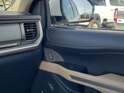 Used 2023 Ford Expedition XLT RWD image 31