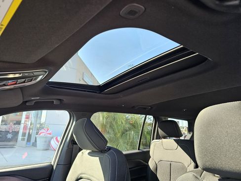 New 2025 Jeep Grand Cherokee L Laredo image 24