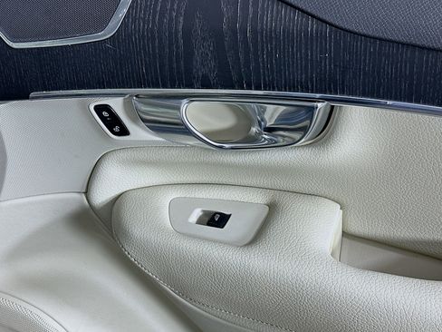 Used 2020 Volvo XC90 T5 Momentum w/ Protection Package Premier image 29