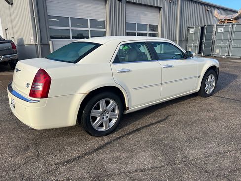 Used 2006 Chrysler 300 C w/ Navigation & Sound Group II image 3
