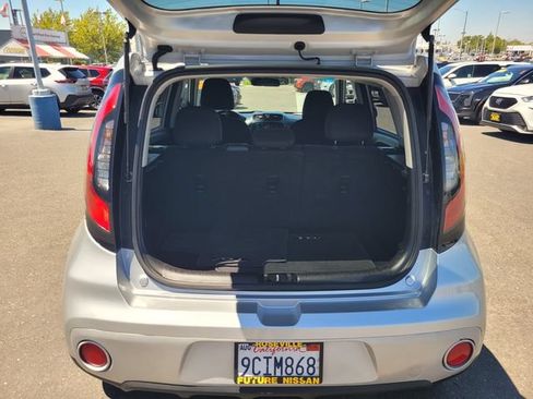 Used 2017 Kia Soul + FWD image 11