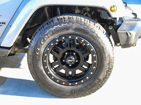 Used 2017 Jeep Wrangler Unlimited Sahara image 10