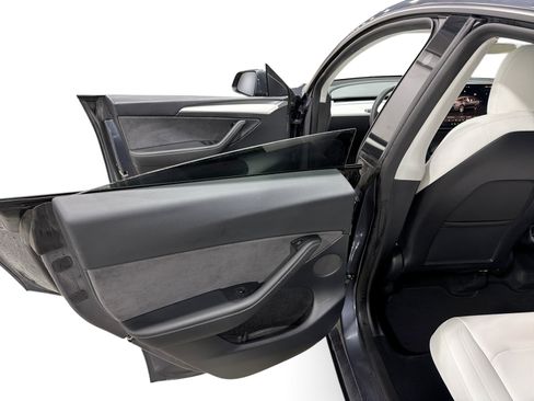 Certified 2023 Tesla Model Y Long Range AWD/4WD image 10