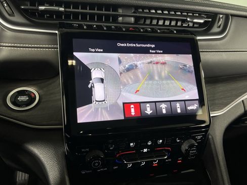 Used 2023 Jeep Grand Cherokee L Limited w/ Luxury Tech Group II image 16