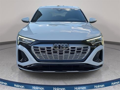 Used 2024 Audi Q8 e-tron Premium Plus image 3