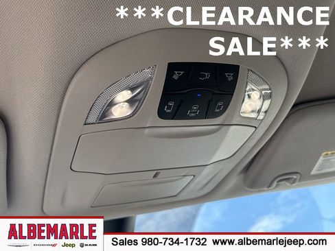 Used 2022 Chrysler Pacifica Touring-L image 30