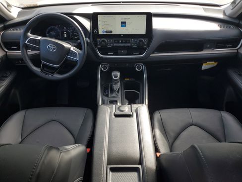 Used 2024 Toyota Grand Highlander Limited image 19