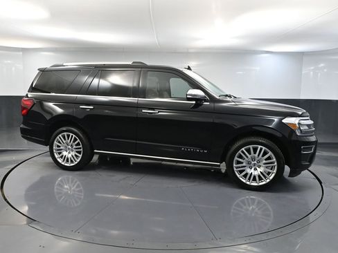 Used 2024 Ford Expedition Platinum image 4