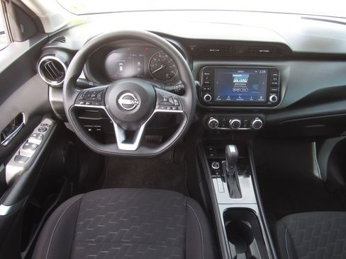 Used 2024 Nissan Kicks SV image 16