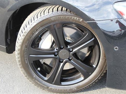 Used 2017 Mercedes-Benz E 300 4MATIC image 31