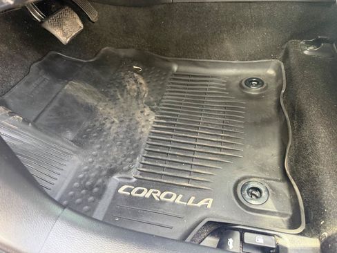 Used 2021 Toyota Corolla LE w/ Carpet Mat Package (TMS) FWD image 42