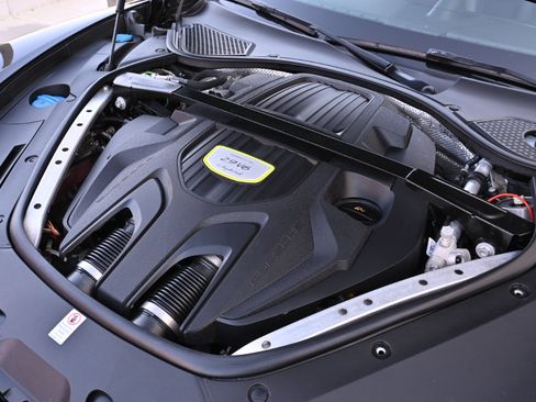 Used 2018 Porsche Panamera 4 AWD/4WD image 45