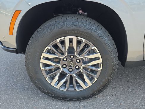 New 2026 Chevrolet Suburban Z71 w/ Z71 Off-Road Package AWD/4WD image 9