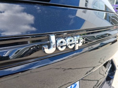Used 2023 Jeep Grand Cherokee Limited AWD/4WD image 15