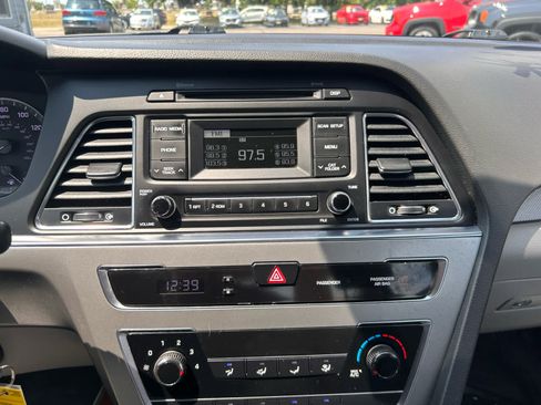 Used 2017 Hyundai Sonata SE FWD image 16