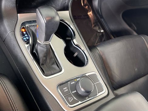 Used 2022 Jeep Grand Cherokee Limited image 16