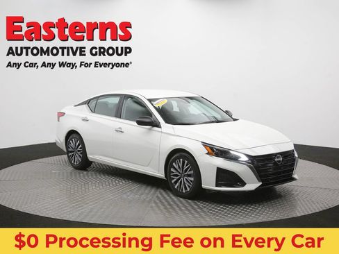Used 2025 Nissan Altima 2.5 SV FWD image 48