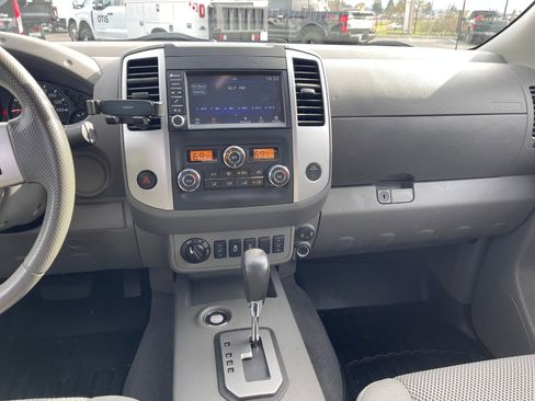 Used 2020 Nissan Frontier SV image 11