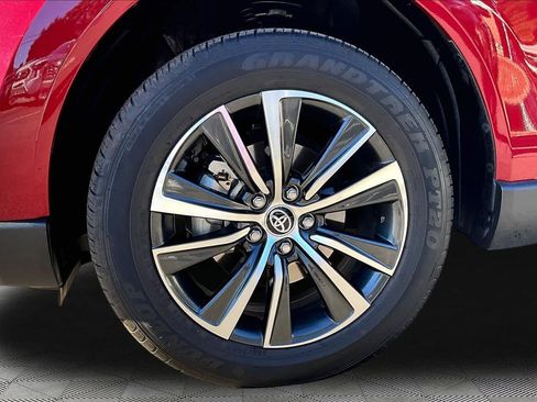 Certified 2024 Toyota Venza LE AWD/4WD image 11
