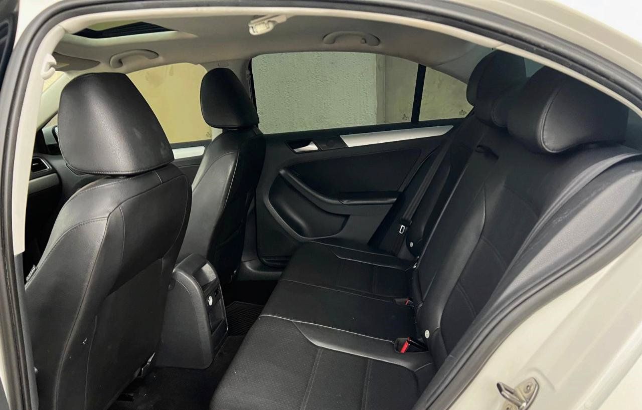 Used 2013 Volkswagen Jetta SE FWD image 16