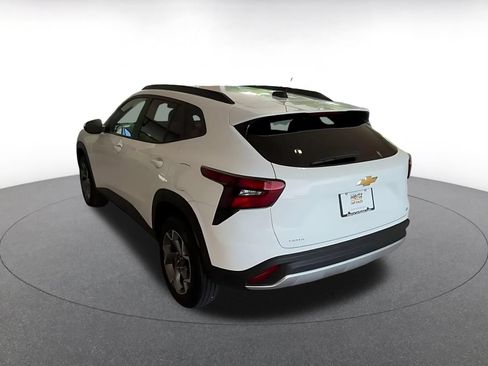 Used 2025 Chevrolet Trax LT FWD image 11